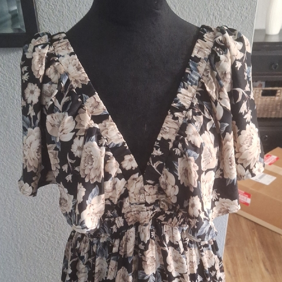 She + Sky Black, Cream, and Blue Floral Maxi Dress L NWT - Picture 3 of 8